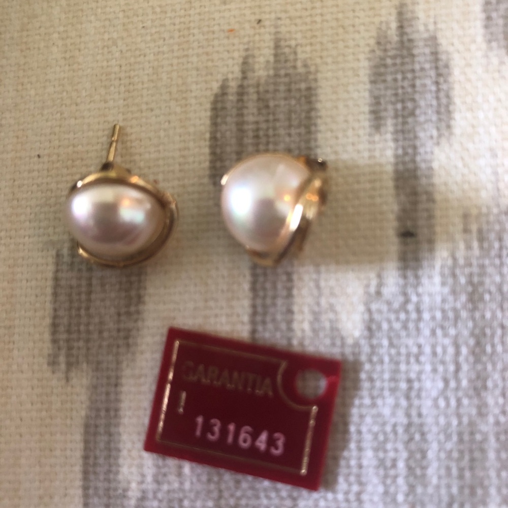 Elegant Pearl and Gold Earrings
